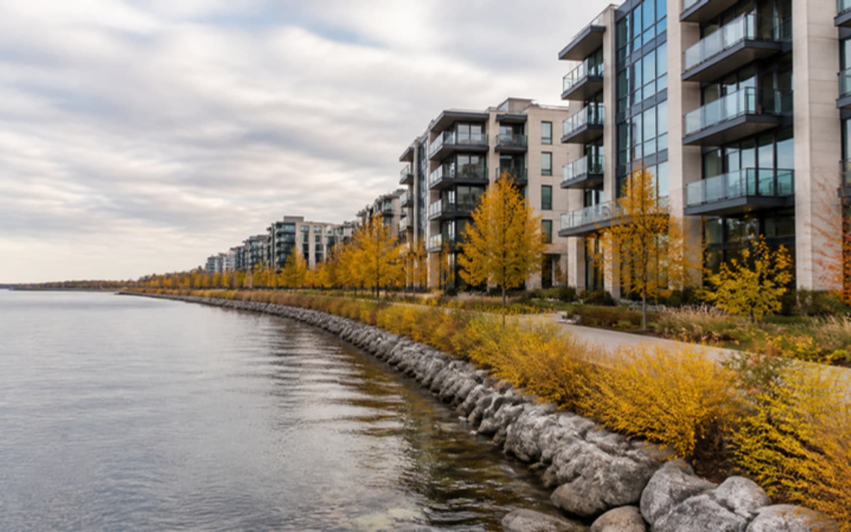 Immeubles de condos modernes le long d'une promenade au bord de l'eau, en automne — illustration générée par IA